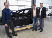 Übergabe einer Mercedes Rohbaukarosserie durch Mercedes Österreich